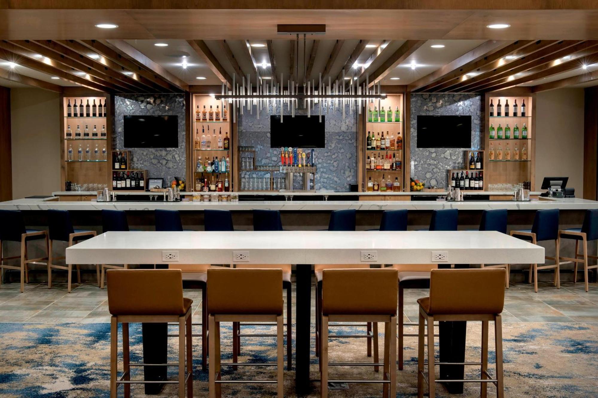 Delta Hotels By Marriott Utica Exterior foto